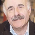 عباس بيضون